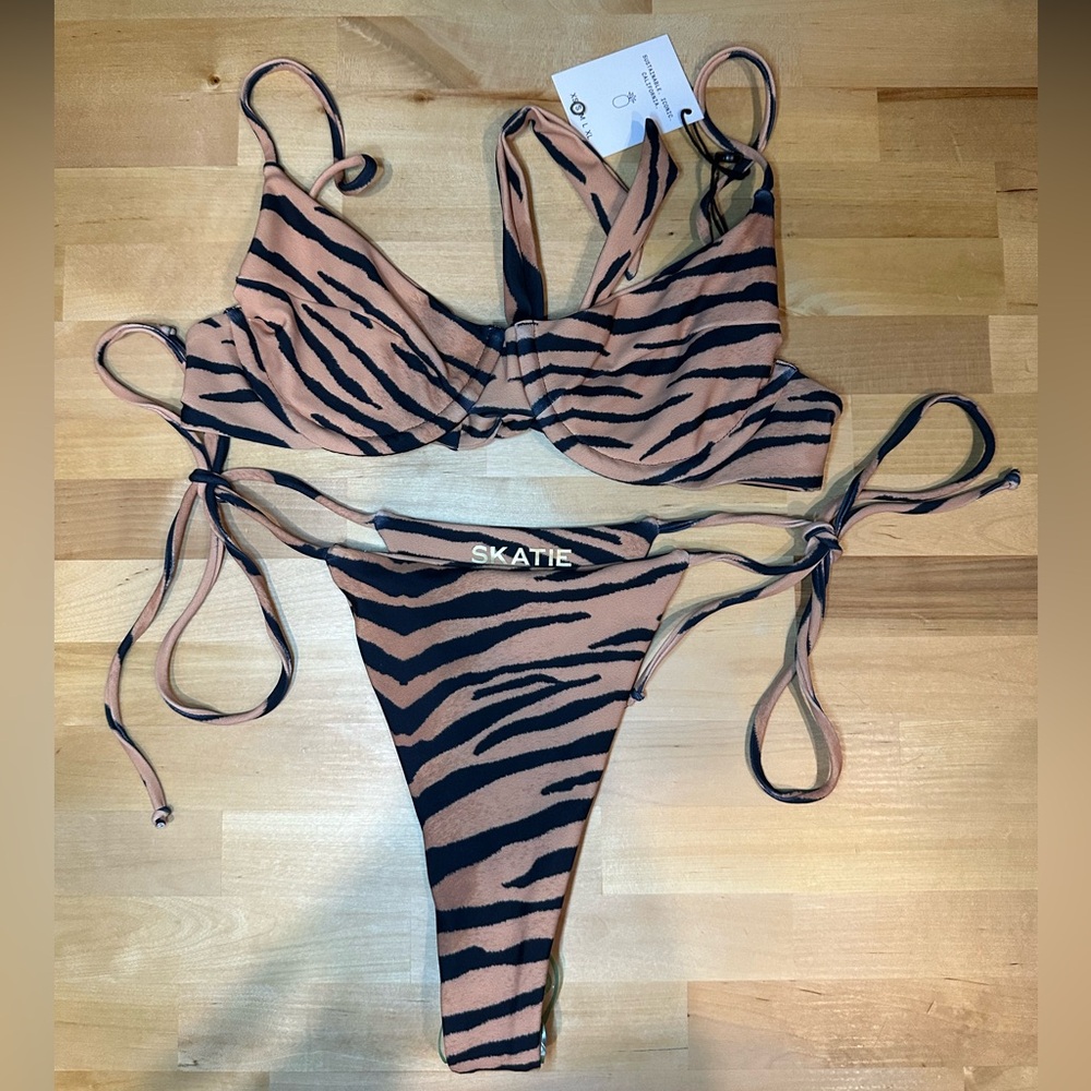 NWT Skatie Malibu Kate Top and Elsa Bottom